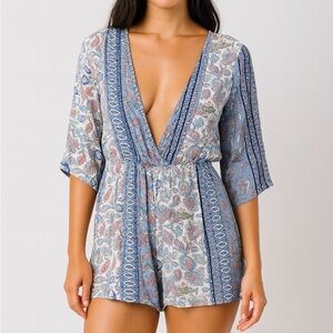 Love Tree Blue and White Paisley Top - size L